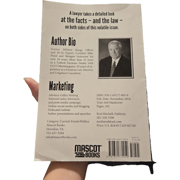 Showdown: the looming crisis over gun control by Lenden Eakin 9781631770050 ARC - Picture 3 of 8